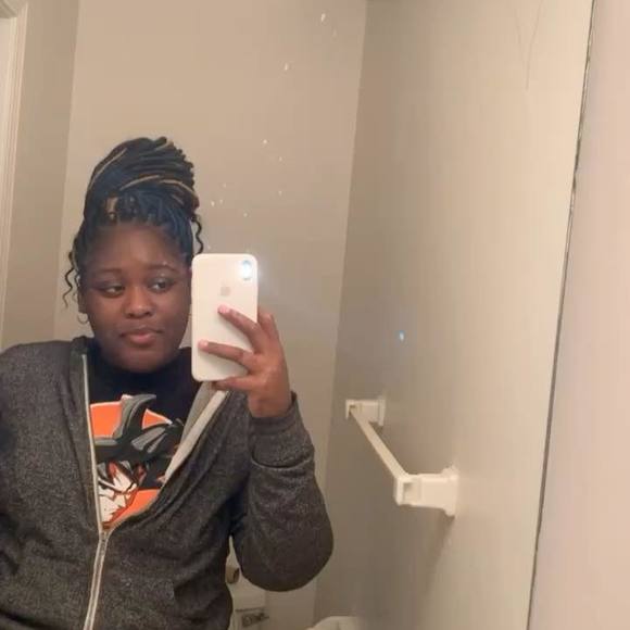 Meet your Posher, Alexia - Picture 1 of 1